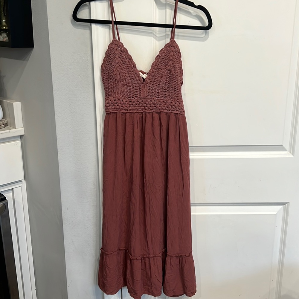 Dark mauve pink dress with crochet knit detailed v-neck top. 👗